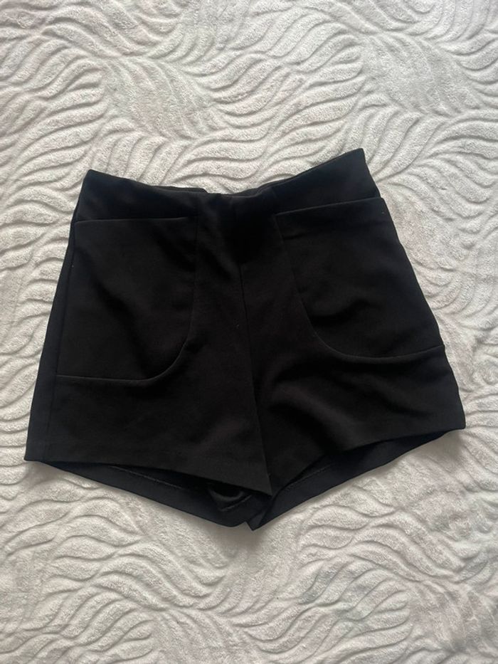 Short court droit taille haute