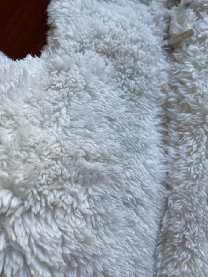 Veste fausse fourrure blanche à paillettes - photo numéro 6