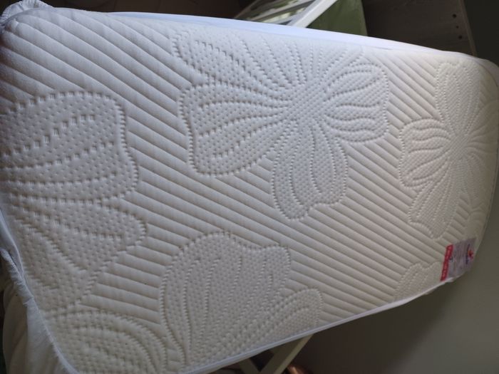 Chambre bébé lit et commode - photo numéro 3