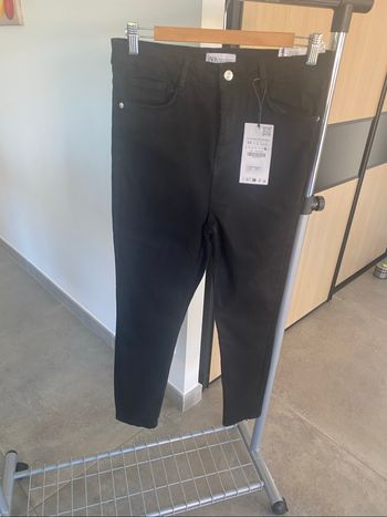 Pantalon neuf taille 44 Zara