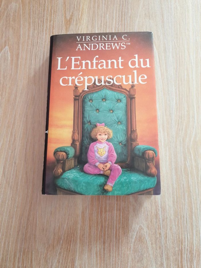 Livre L'enfant du crépuscule Virginie C. Andrews