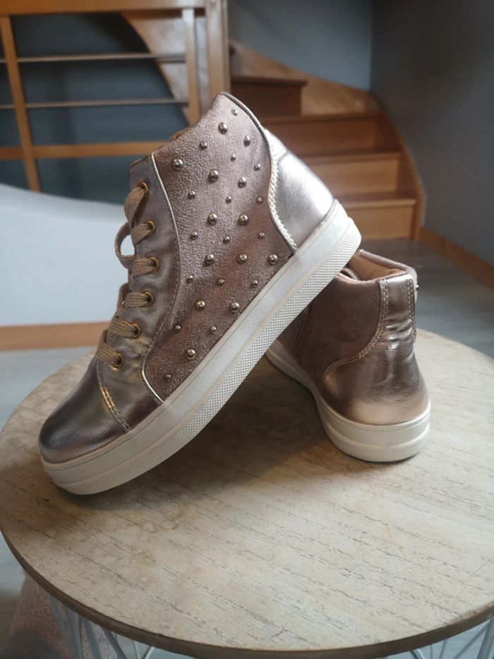 Basket montante fille T35 neuve