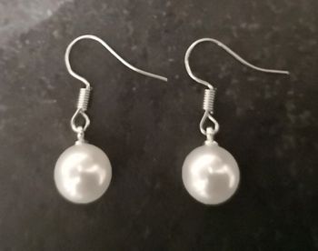 Boucles d'oreilles blanches