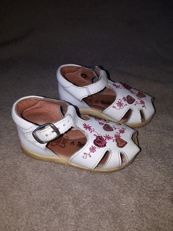 Chaussures bébé À petits pas 18