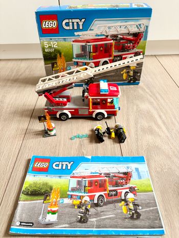 Lego city - Le camion de pompiers avec échelle
