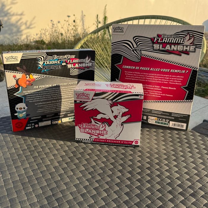 Pokémon pack  flamme blanche ev10.5 ETB+classeur+poster - photo numéro 2