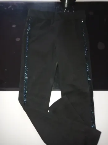 Pantalon élastique noir pour petite fille