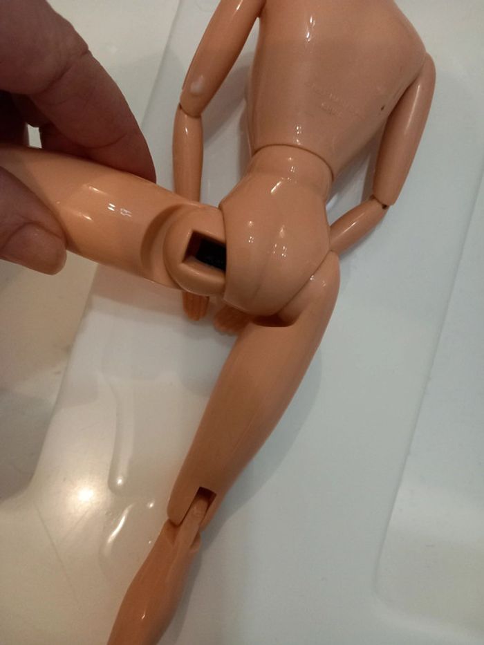 Barbie articulée avec vernis vintage - photo numéro 4
