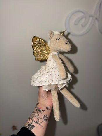 Licorne peluche princesse