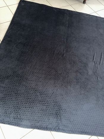 Couverture plaid polaire gris foncé nid d’abeille 220x220cm