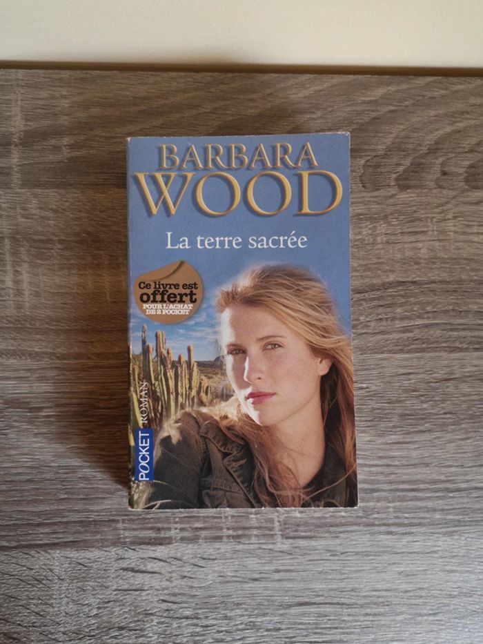 Livre La terre sacrée de Barbara Wood