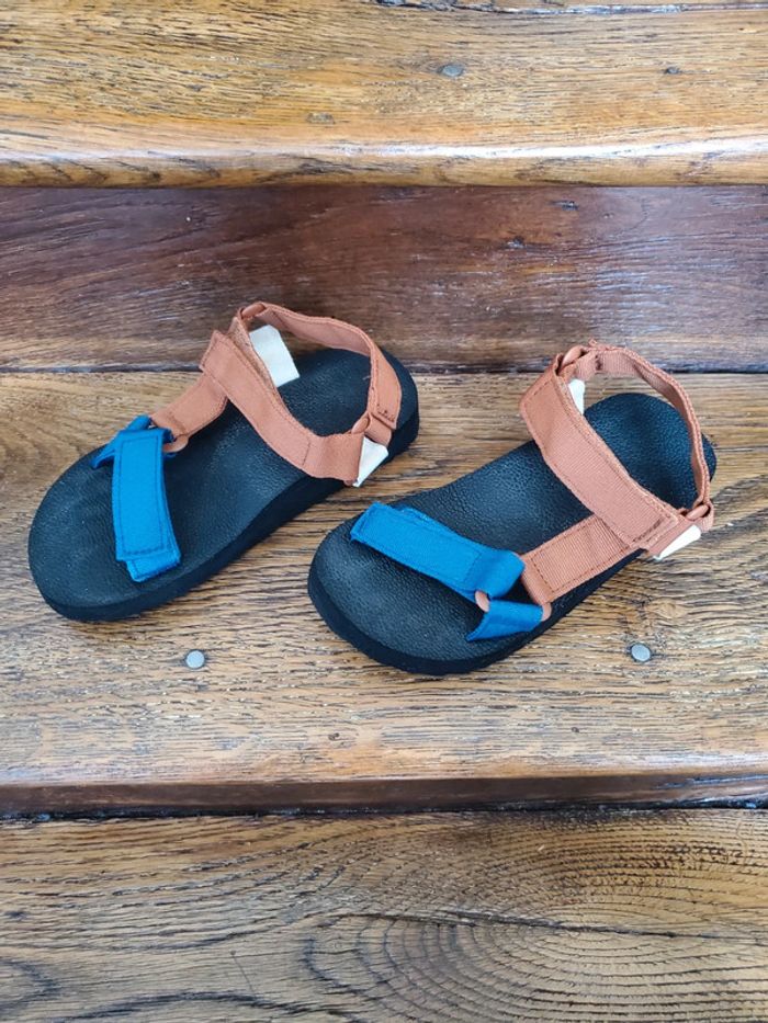 Sandales légères 28/29 - photo numéro 2