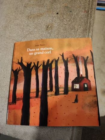 Dans sa maison un grand cerf