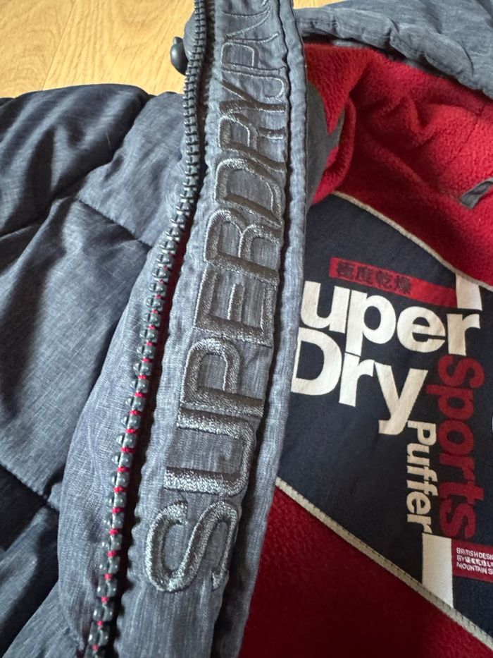 Doudoune à capuche Superdry bleu marine et rouge - photo numéro 6