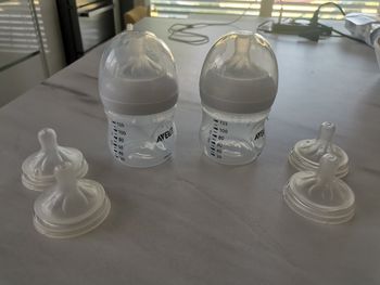 Lot de 2 biberons Philips Avent et 4 tétines