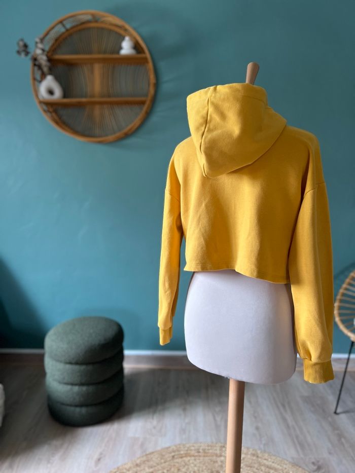 Sweat Court tendance à Capuche Bershka Jaune Moutarde - photo numéro 4
