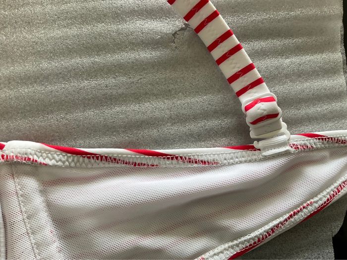 Haut maillot rouge et blanc Freya neuf - photo numéro 10