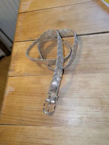 Ceinture dorée élégante – l’accessoire qui sublime ta silhouette