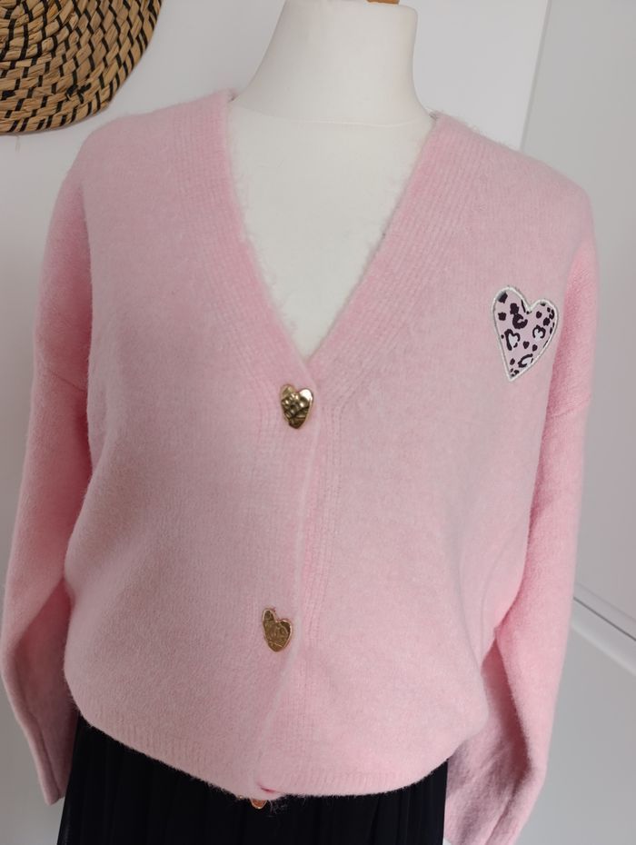 Sublime gilet doux rose avec coeurs t.u 36/42 - photo numéro 2