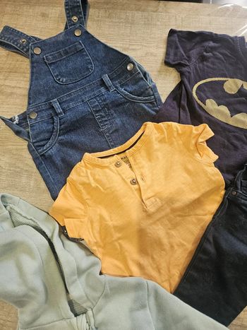 Lot de 2 pantalons tee short et veste 6 mois