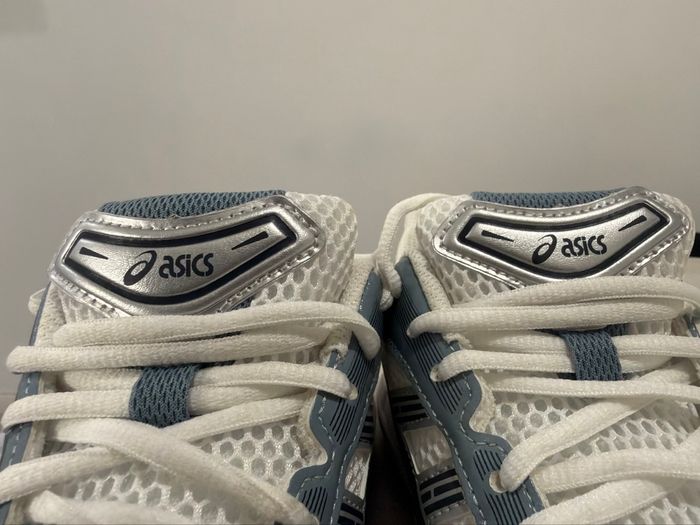 Baskets Asics - Taille 42 - État neuf - photo numéro 7