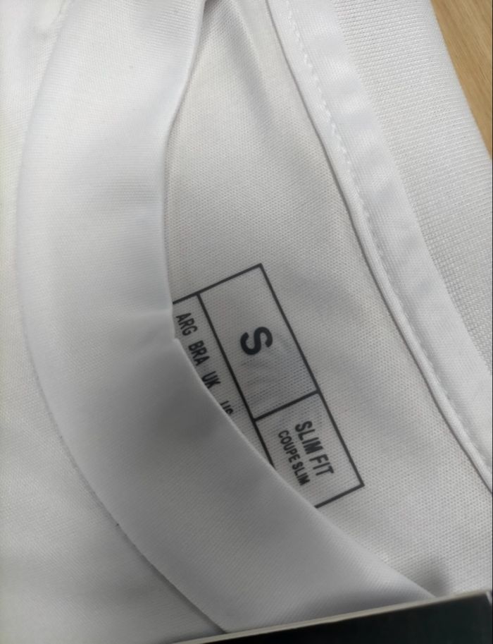 Maillot de foot doré et blanc - photo numéro 3
