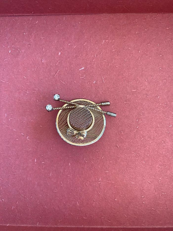 Broche vintage Chapeau en métal doré - photo numéro 2