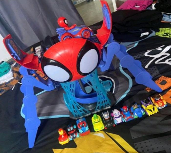 Maison de Spiderman et véhicules