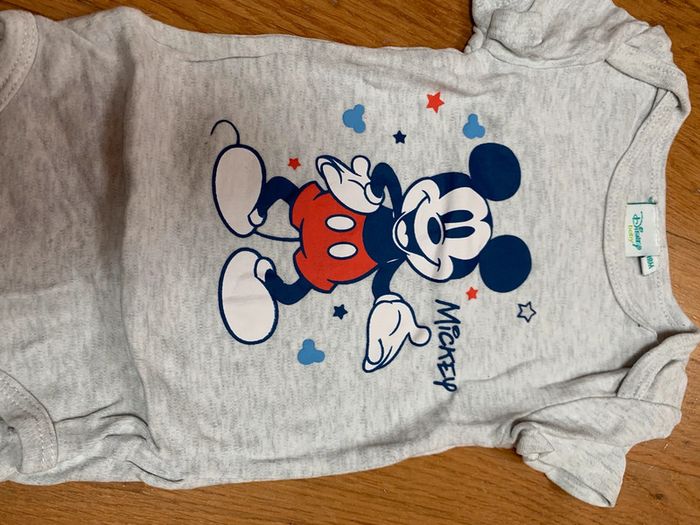 Lot 2 bodies manche courte et 2 bodies manche longue Mickey 18mois - photo numéro 5