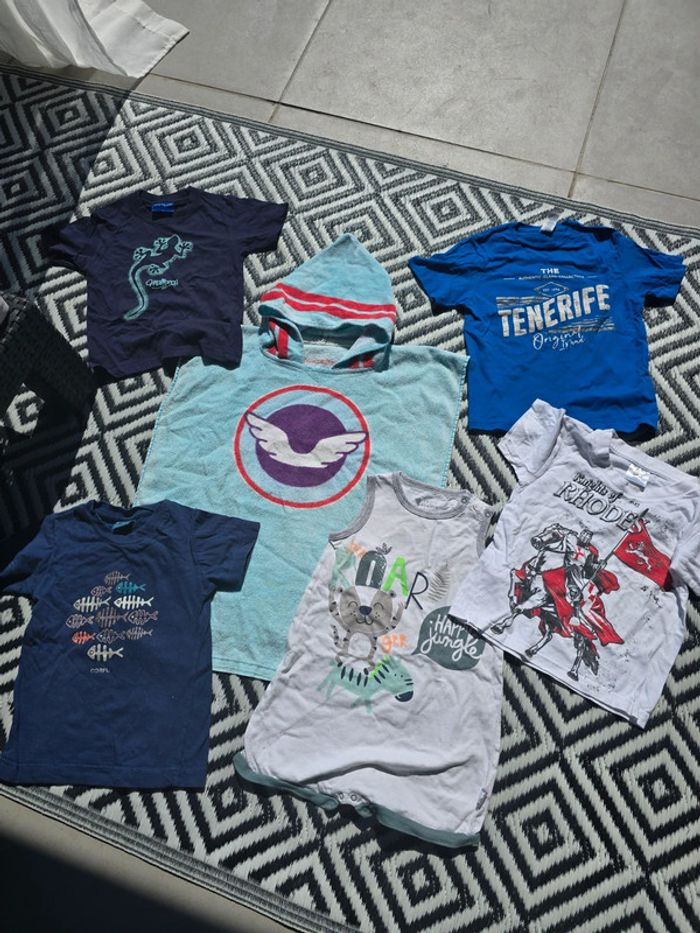 Lot sortie de bain et tee shirt barboteuse petit beguin poncho serviette 24 mois