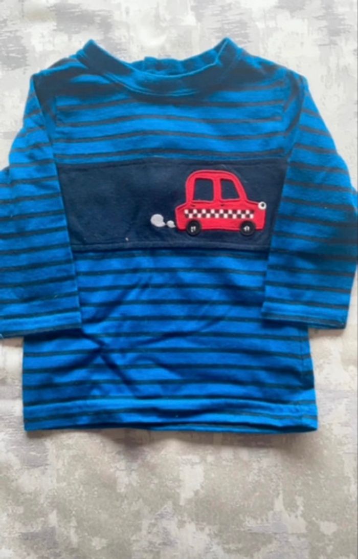 Pull manches longues 6 mois – Bleu marine voiture rouge – TBE