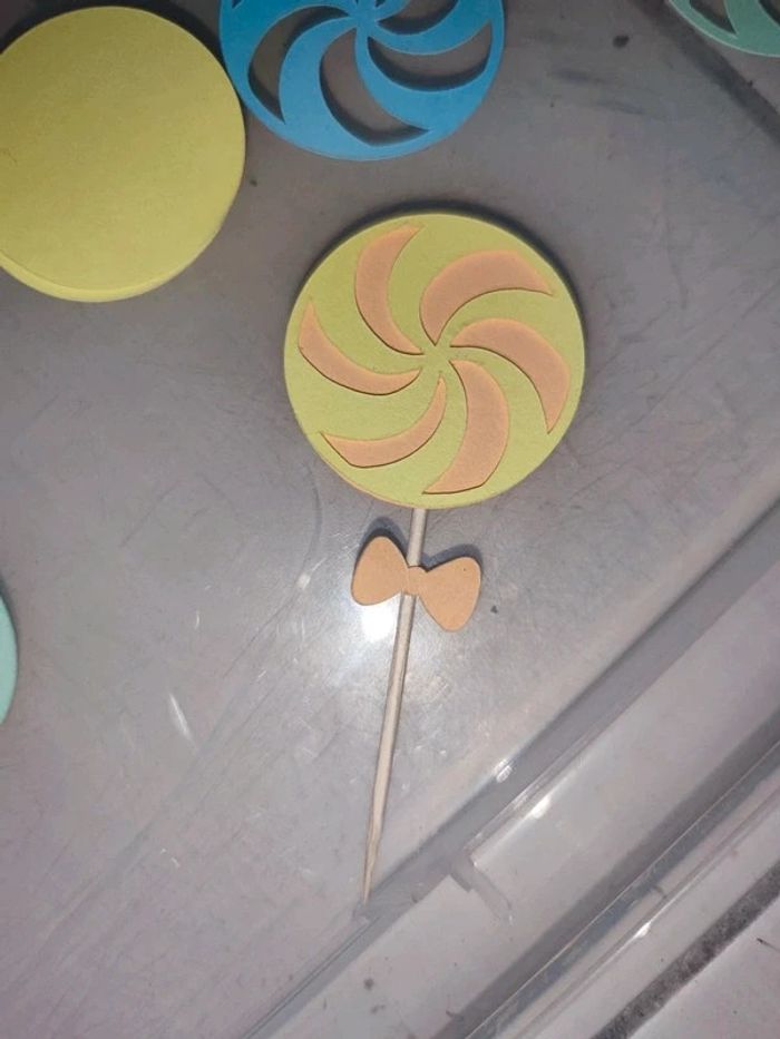 Lot de découpes en papier sucettes bonbons - photo numéro 2