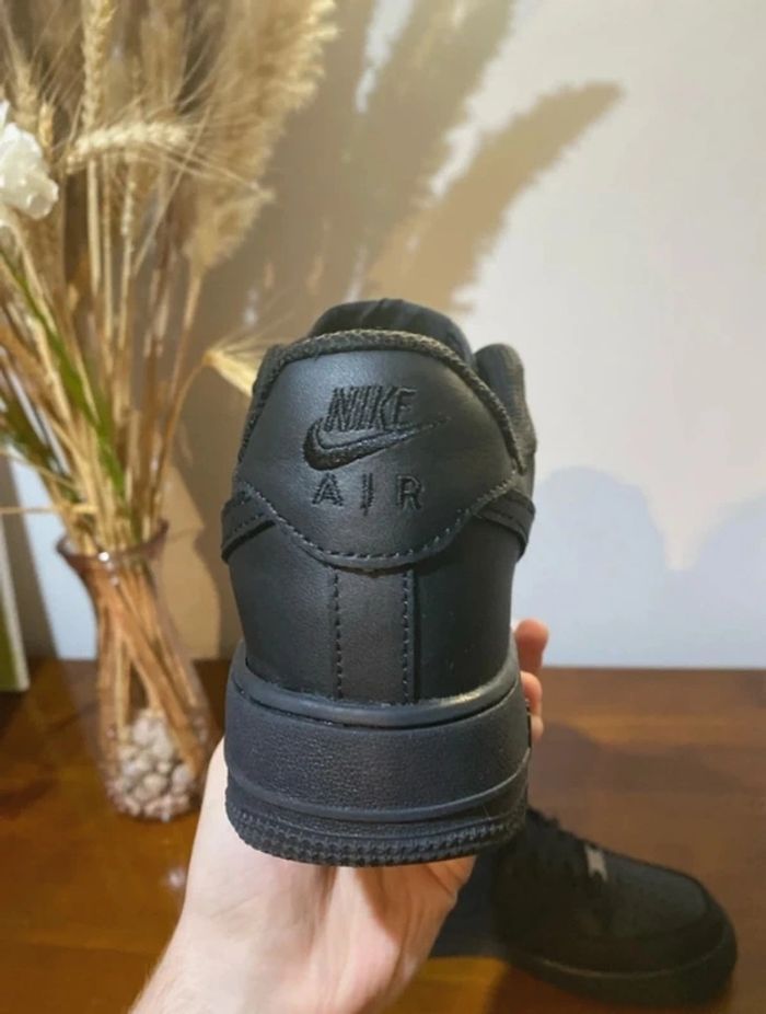 Nike Air Force One noir
38 - photo numéro 4