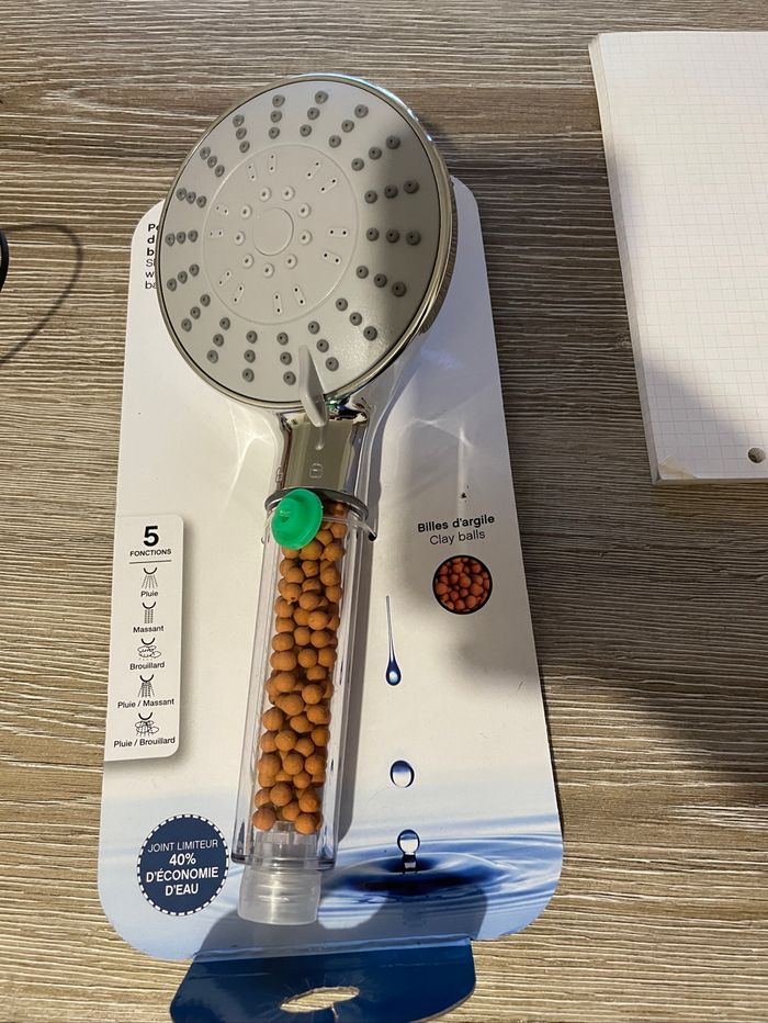 Pommeau de douche aux billes d’argile