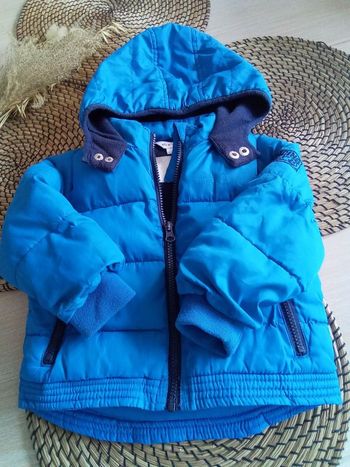 Doudoune bleue avec capuche Kidkanai taille 18 mois