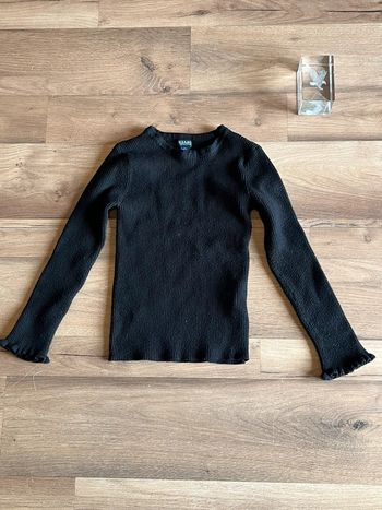 Je vend un pull fin fille taille 5 ans 108-113cm bon état