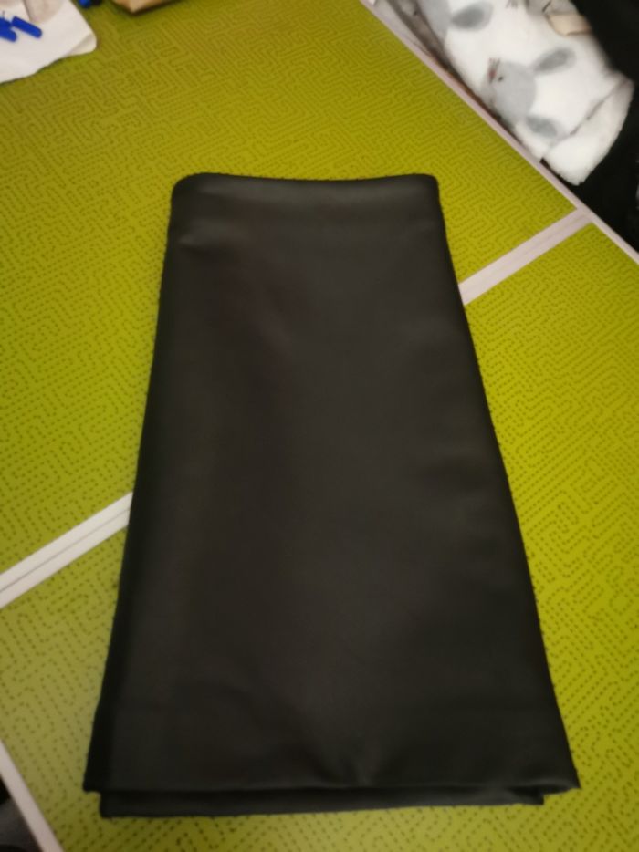 Jupe courte (un peu au dessus du genou 41 cm) noire - photo numéro 7