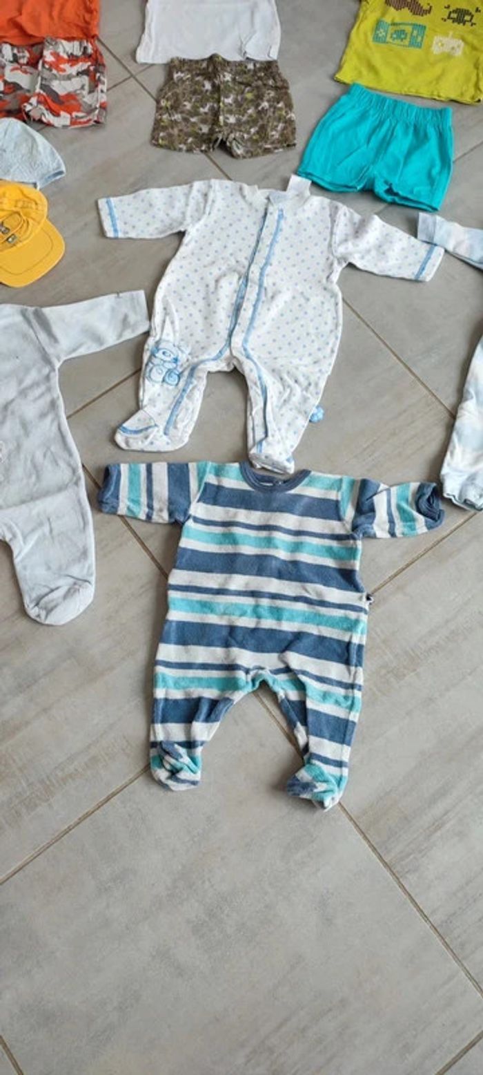 lot de pyjamas et vétements garçon 3 mois - photo numéro 6