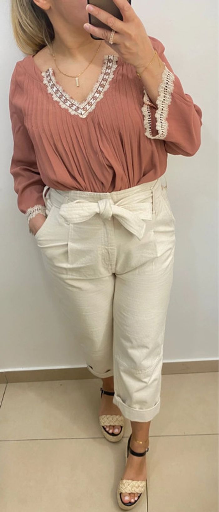 Blouse Fluide Col V Avec Broderie Taille M - photo numéro 2