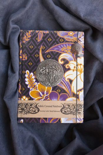 Carnet en tissu violet