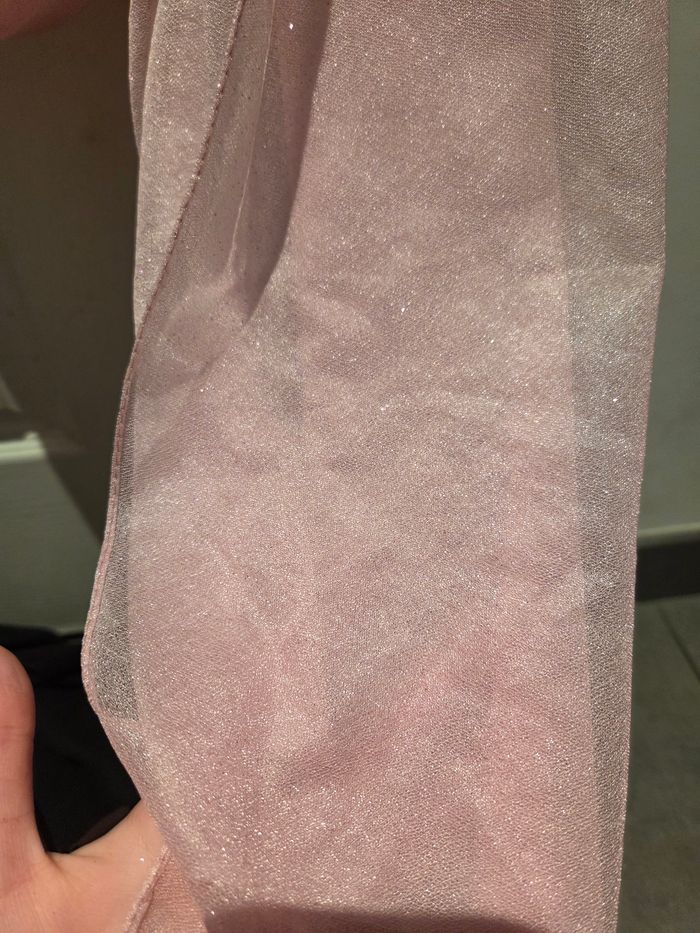 Foulard rose paillette legerement transparent - photo numéro 2