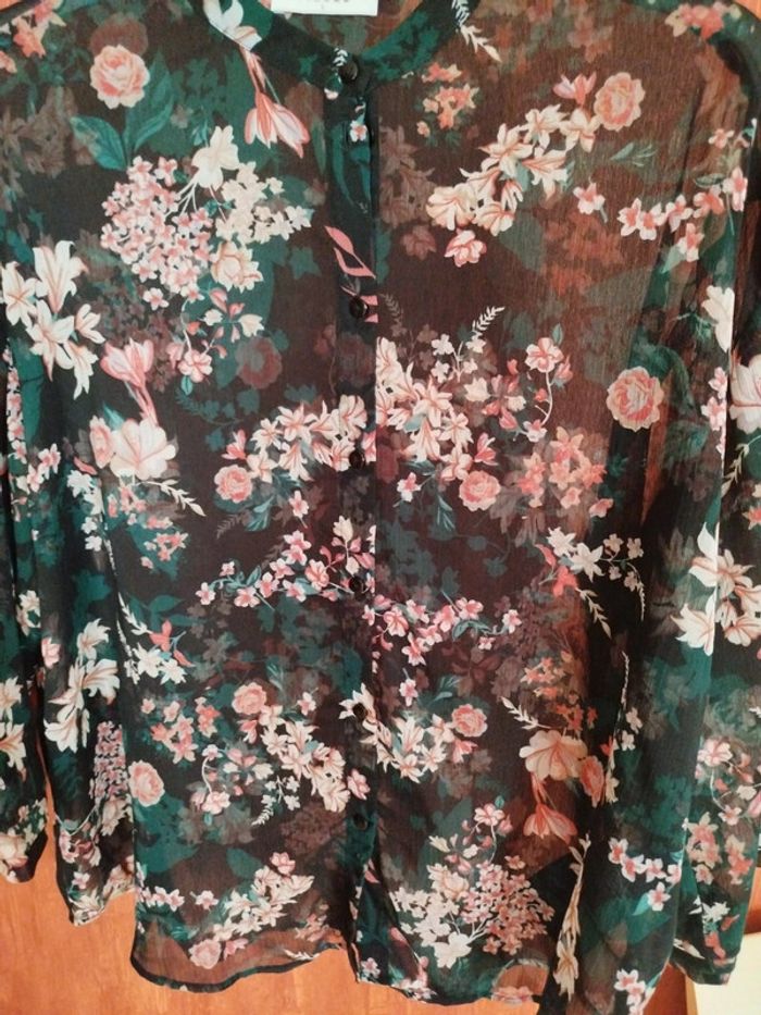 Chemisier fleuri en transparence - photo numéro 3