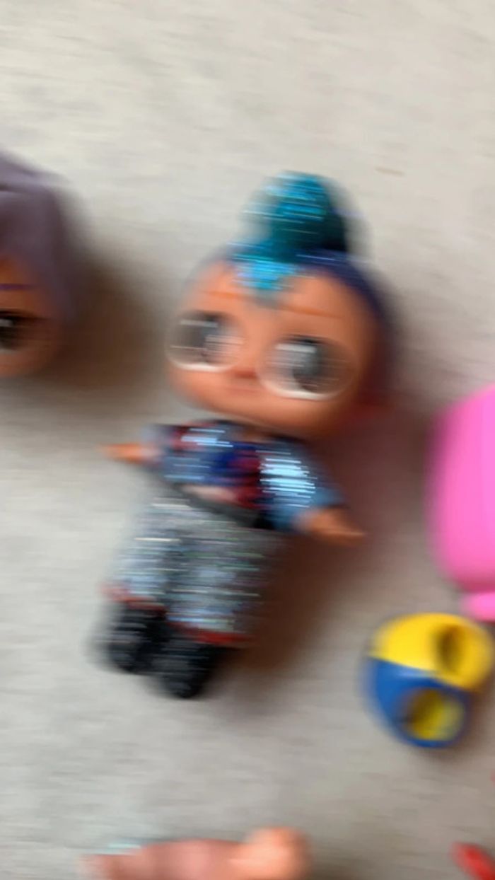 Gros lot de poupée LOL accessoires lunettes ailes tête télévision - photo numéro 9