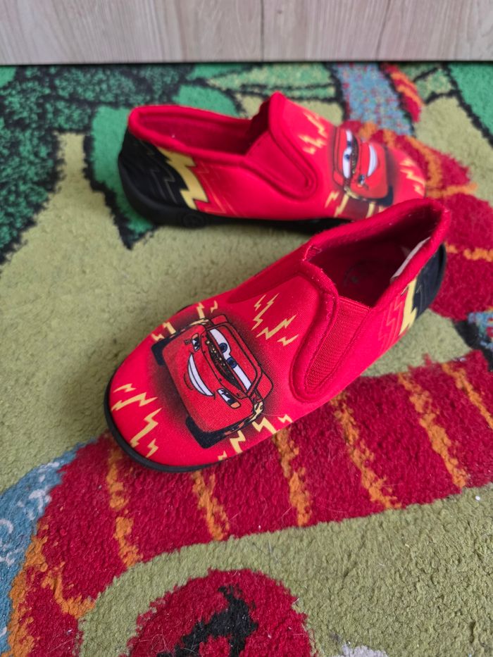 CHAUSSONS GARÇON DISNEY THE PIXAR CARS ROUGE TAILLE 29 - photo numéro 3