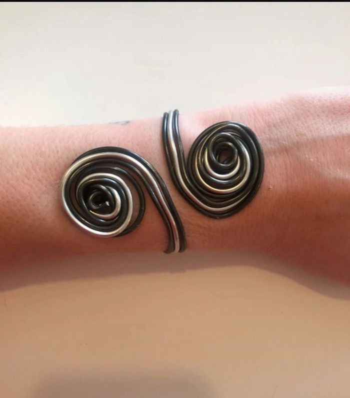 Bracelet noir et argenté - photo numéro 4