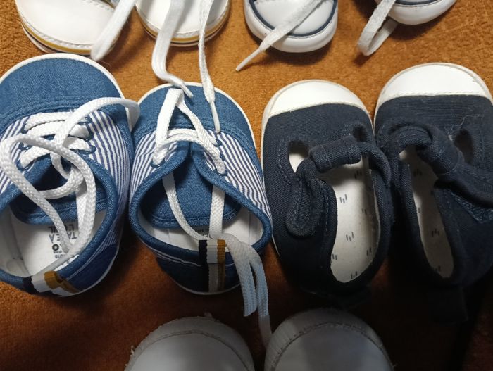 Lot de deux paires de chaussons et 6 paires de chaussures - photo numéro 5