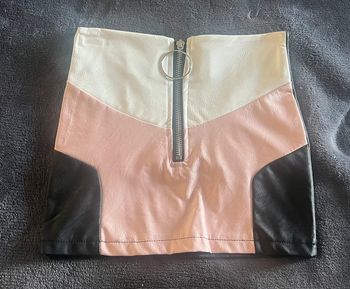 Jupe simili jamais porté taille 4 ans comme neuve