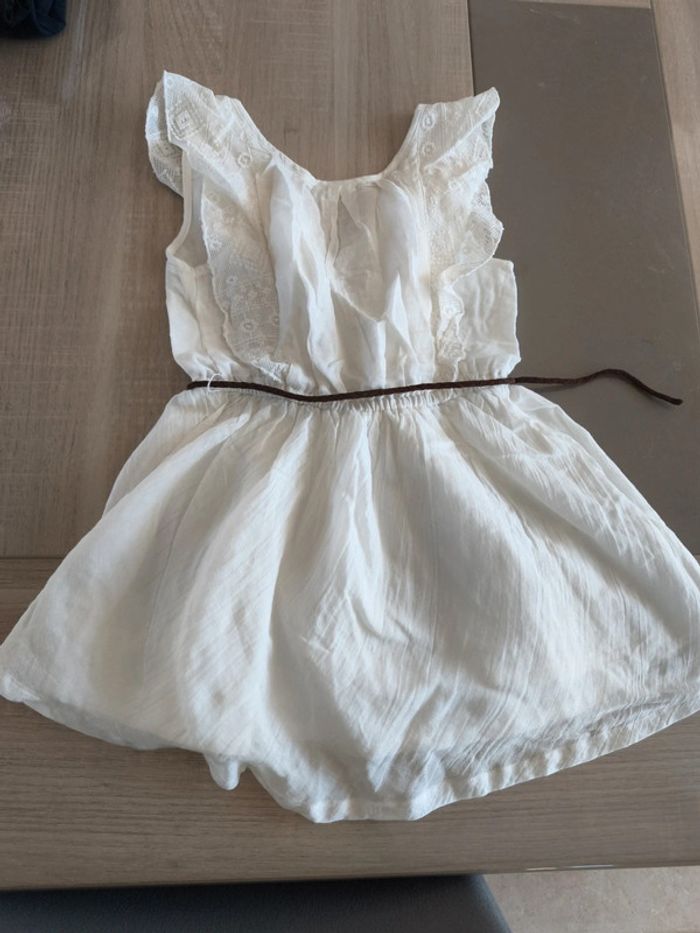 Belle robe blanche - photo numéro 1