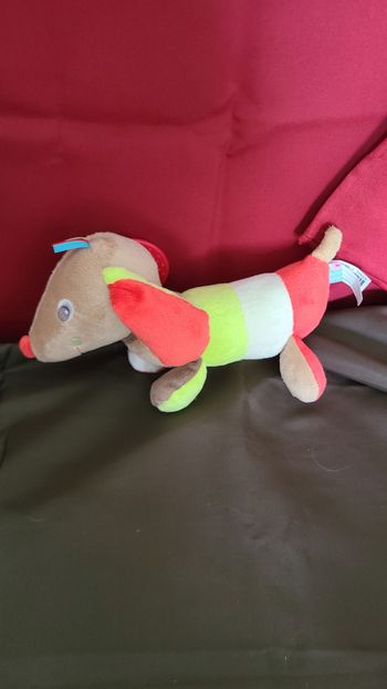 Doudou chien beige orange vert rouge blanc SUCRE D'ORGE