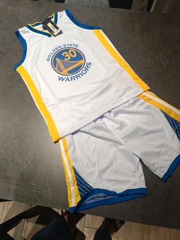 Tenue NBA golden state warriors Stephen Curry blanc. T.26